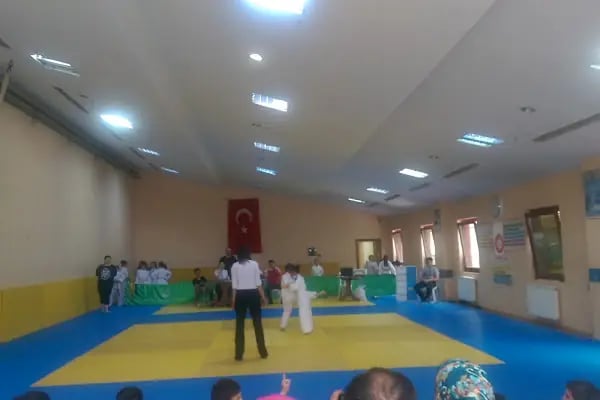 Hüdavendigar Kapalı Spor Salonu - Resim 15