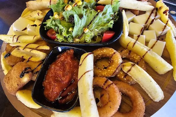Mezze Grill Restaurant &amp; Ocakbasi - Resim 3