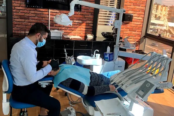 Özkan Karabat Dental Studio - Resim 3