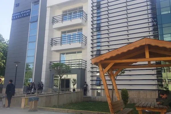 Sakarya Üniversitesi Siyasal Bilgiler Fakültesi - Resim 15