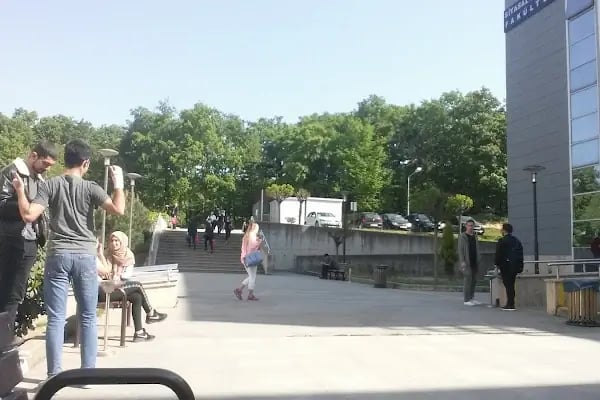 Sakarya Üniversitesi Siyasal Bilgiler Fakültesi - Resim 7