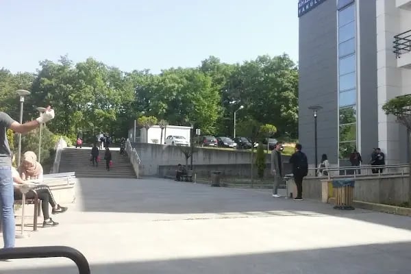 Sakarya Üniversitesi Siyasal Bilgiler Fakültesi - Resim 3