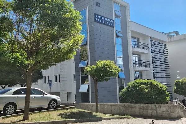 Sakarya Üniversitesi Siyasal Bilgiler Fakültesi - Resim 2