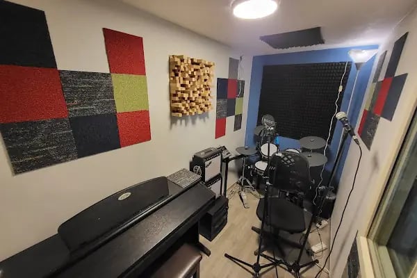Güz Sanat Akademi Kursu - Gitar Kursu, Piyano Kursu, Keman, Bateri, Drama, Resim, Tiyatro - Resim 19