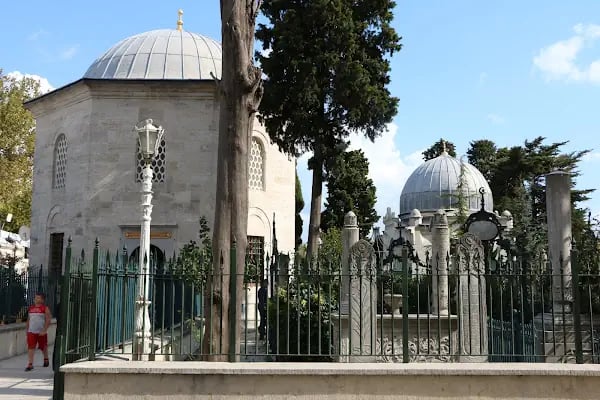Gülbahar Hatun Türbesi - Resim 1