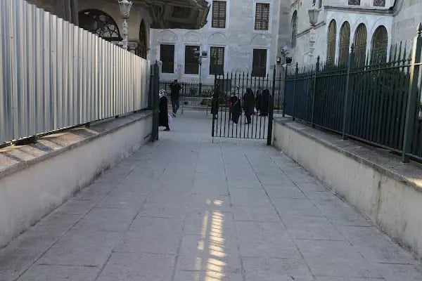 Gülbahar Hatun Türbesi - Resim 14