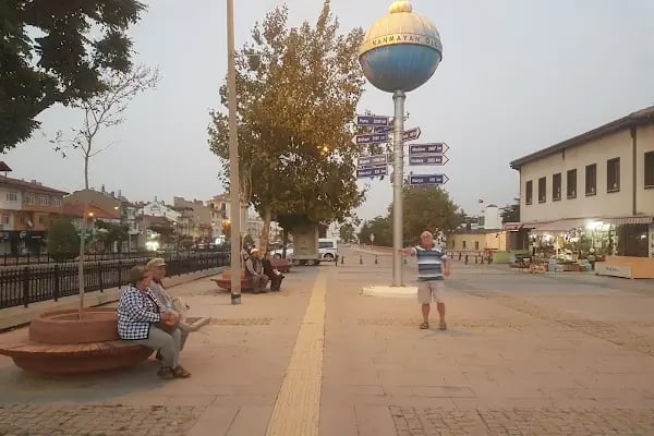 Akşehir Dünyanın Ortası Anıtı - Resim 12