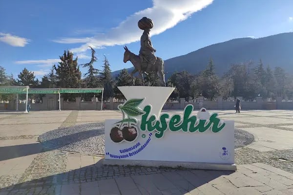 Akşehir Dünyanın Ortası Anıtı - Resim 3