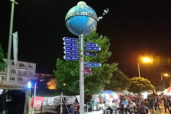 Akşehir Dünyanın Ortası Anıtı - Resim 13