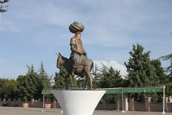 Akşehir Dünyanın Ortası Anıtı - Resim 4