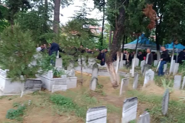 Dursunbey Mezarlığı - Resim 16