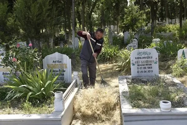 Dursunbey Mezarlığı - Resim 9