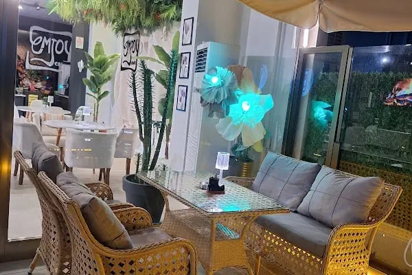 EMJOY CAFE - Resim 16