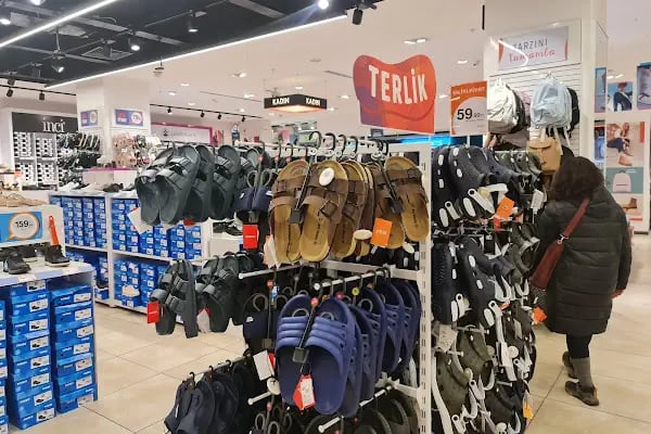 FLO Outlet Bağcılar 212 AVM Mağazası - Resim 15