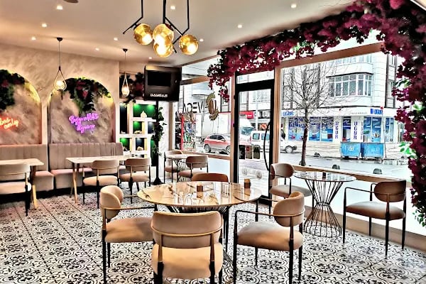 CUTE CAFE - Resim 1