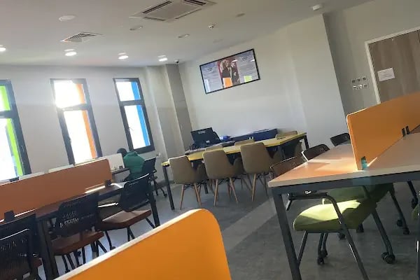KÜÇÜKÇEKMECE BELEDİYESİ GENÇLİK MERKEZİ - Resim 3