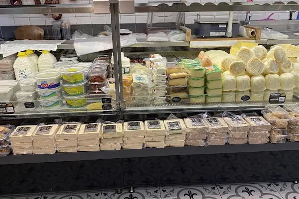 Kadiroğlu Süt Mamülleri ve Şarküteri - Resim 3