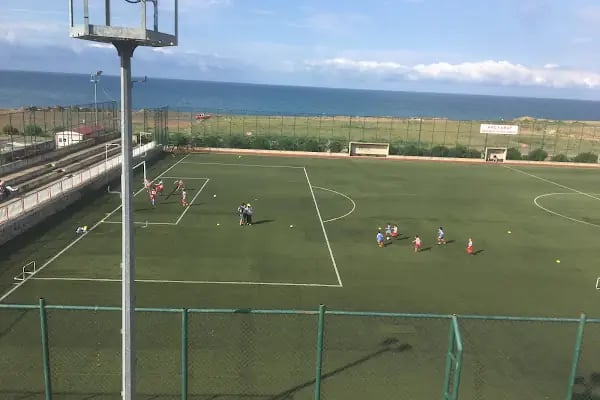 Akçaabat Belediye Futbol Sahası - Resim 1