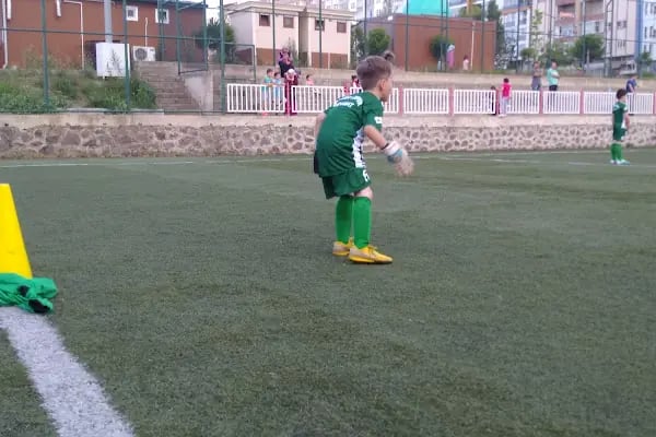 Akçaabat Belediye Futbol Sahası - Resim 13