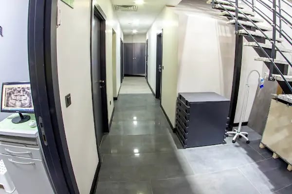 Moondent Diş Polikliniği : İmplant, Zirkonyum, Lamine Yaşamkent Diş Kliniği - Resim 11