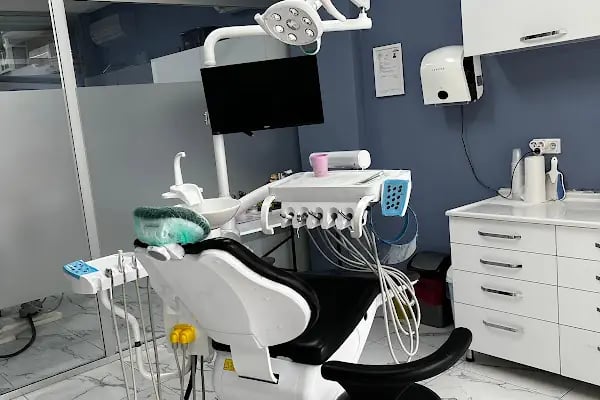 Özel İzmirdiş Ağız ve Diş Sağlığı Polikliniği Balçova Şube - İzmir Zirkonyum Porselen Diş Hekimi - Resim 15