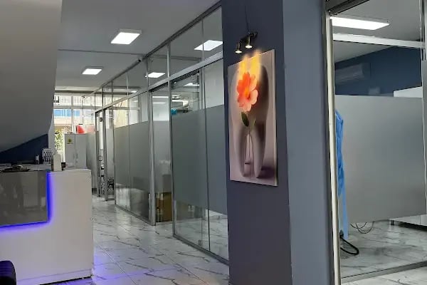 Özel İzmirdiş Ağız ve Diş Sağlığı Polikliniği Balçova Şube - İzmir Zirkonyum Porselen Diş Hekimi - Resim 12