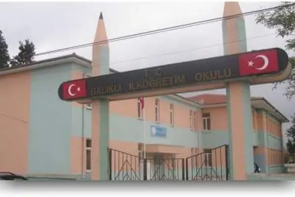 Balıklı Ortaokulu - Resim 1