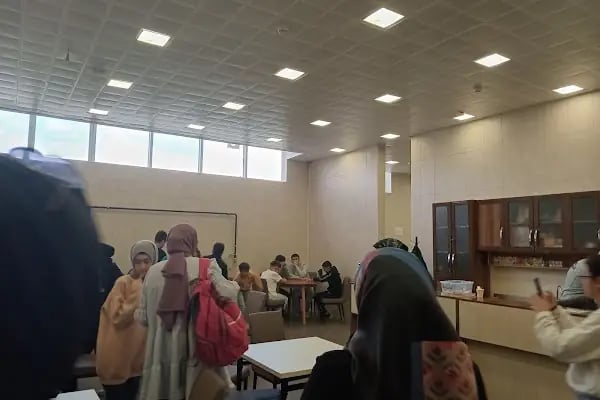 Kafkas Üniversitesi kütüphanesi - Resim 5