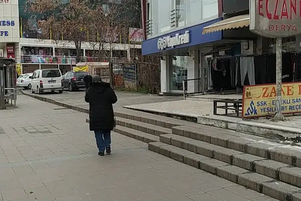 Yapı Kredi - Sefaköy İnönü Mahallesi - Resim 2