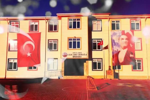 Emine Ahmet Büküşoğlu Ortaokulu - Resim 2