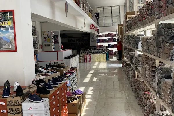 Gezer Ayakkabı İzmir Buca Fabrika Satış Mağazası - Resim 1