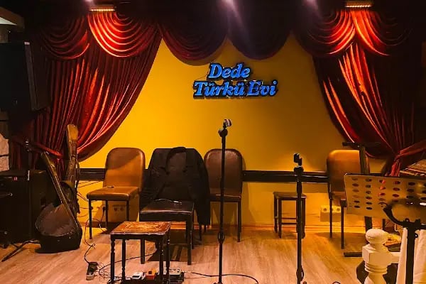 Dede Türkü Evi sahne - Resim 2
