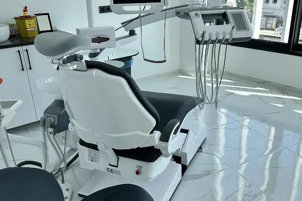 Çene Cerrahı Doç. Dr. Akif TÜRER - Bodrum - Ağız, Diş ve Çene Cerrahisi ve İmplantoloji Uzmanı - Resim 7