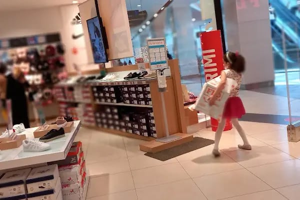 FLO Adapazarı Agora AVM Mağazası - Resim 15