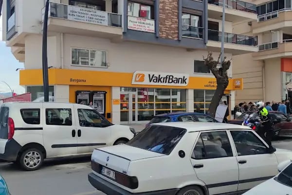 VakıfBank Bergama Şubesi - Resim 3