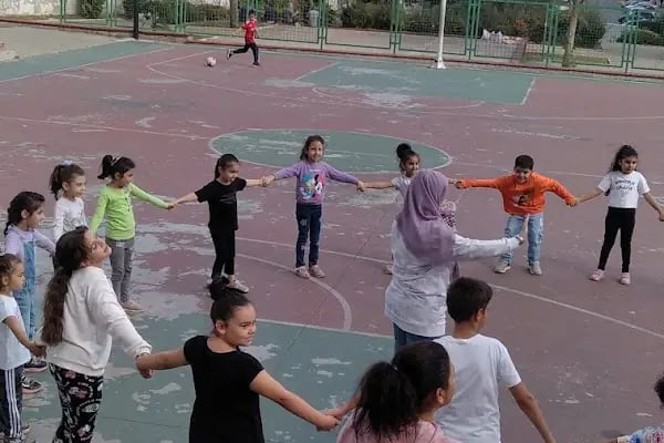 İzmir Büyükşehir Belediyesi Vali Parkı - Resim 4