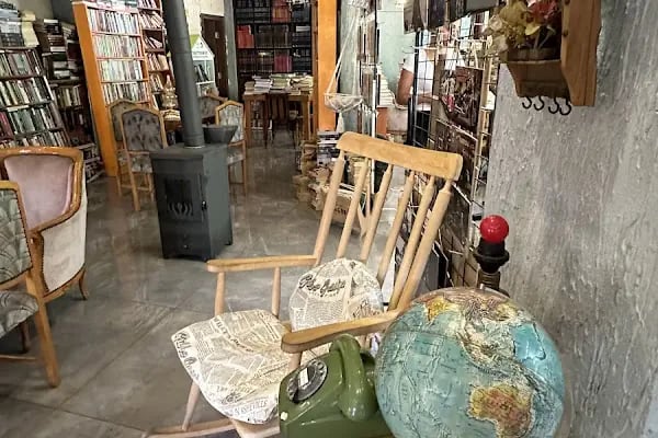 Eskici Kitap Cafe - Resim 11