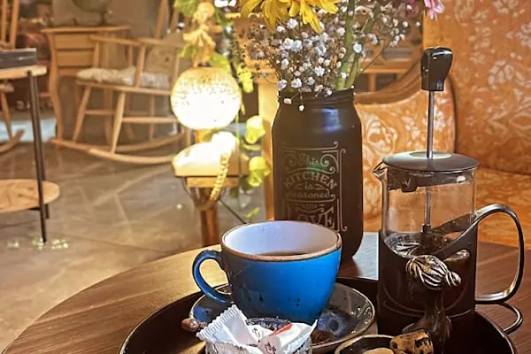 Eskici Kitap Cafe - Resim 3