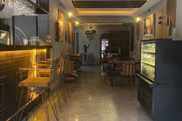 Eskici Kitap Cafe - Resim 14
