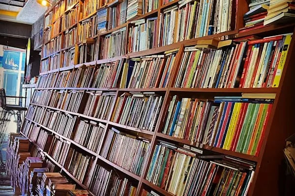 Eskici Kitap Cafe - Resim 6