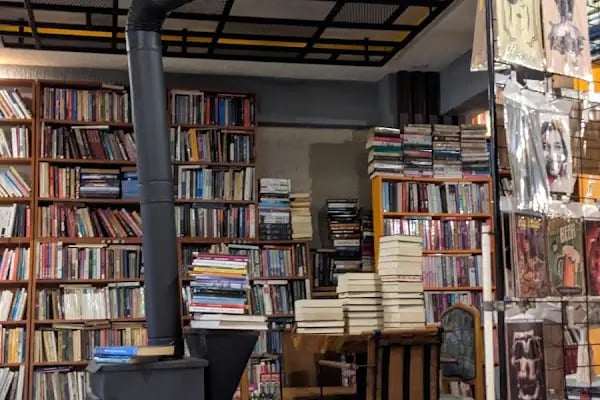 Eskici Kitap Cafe - Resim 16