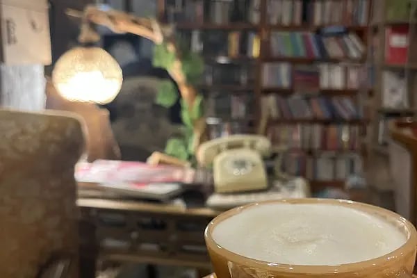 Eskici Kitap Cafe - Resim 19
