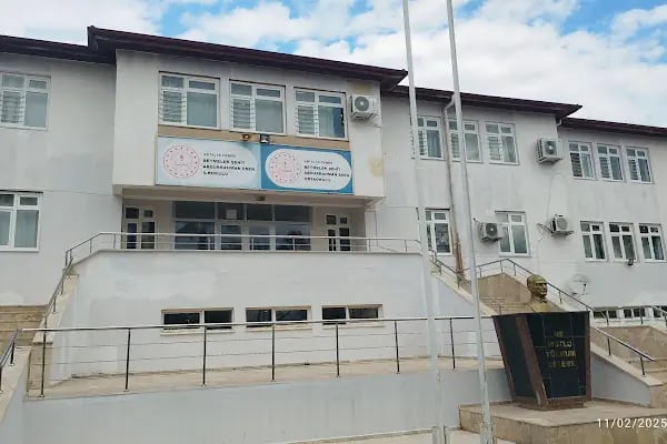 Beymelek Şehit Abdurrahman Esen Ortaokulu - Resim 2