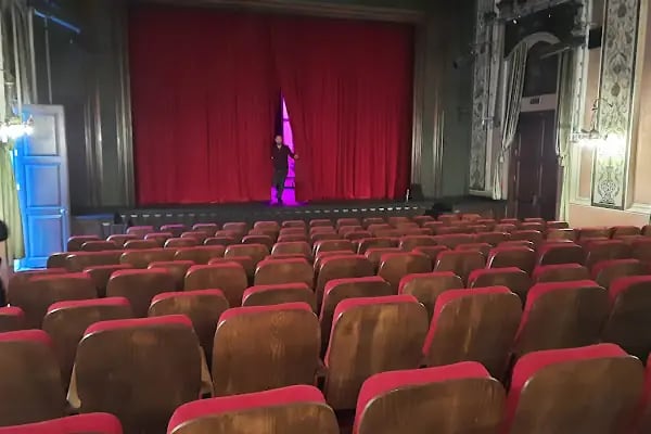 İzmir Devlet Tiyatrosu Konak Sahnesi - Resim 7