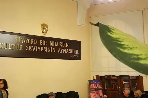 İzmir Devlet Tiyatrosu Konak Sahnesi - Resim 9