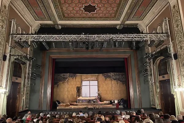 İzmir Devlet Tiyatrosu Konak Sahnesi - Resim 8