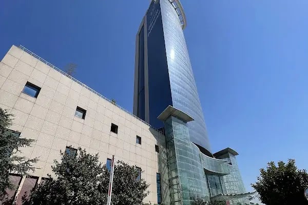 İSTANBUL GELİŞİM ÜNİVERSİTESİ I Blok İİSBF DEKANLIK - Resim 1