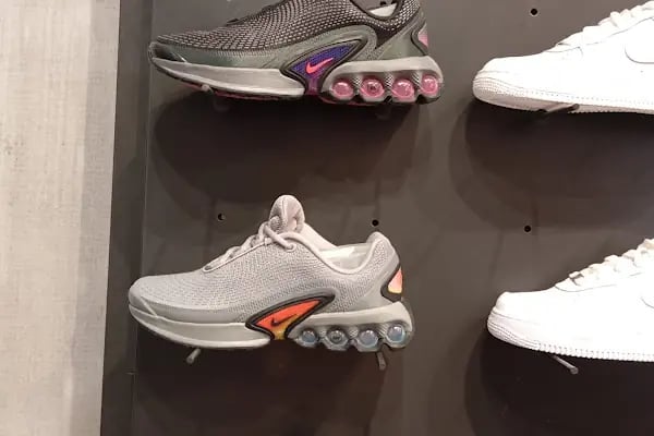 Forum Bornova AVM Nike Mağazası - Resim 8