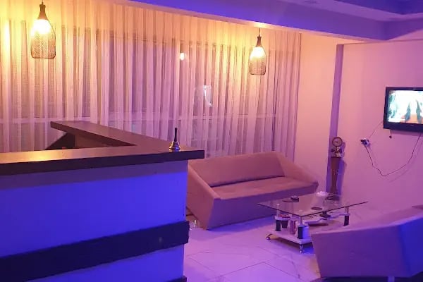 One Blood Hotel - Resim 11