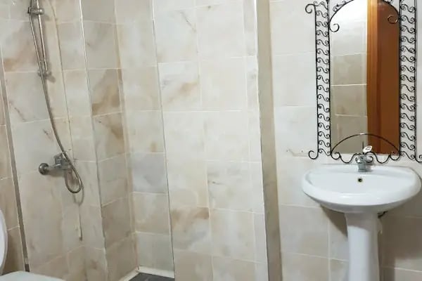 One Blood Hotel - Resim 3